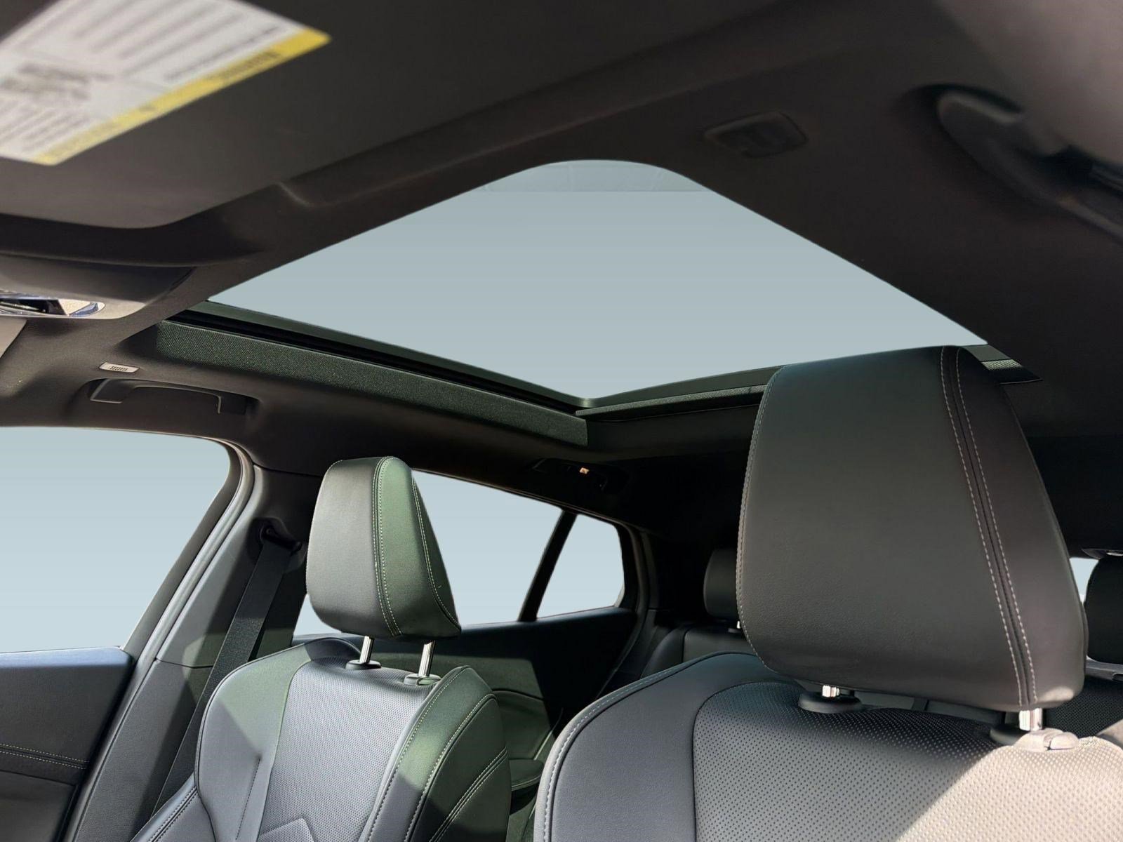 Certified 2025 BMW X2 xDrive28i image 15