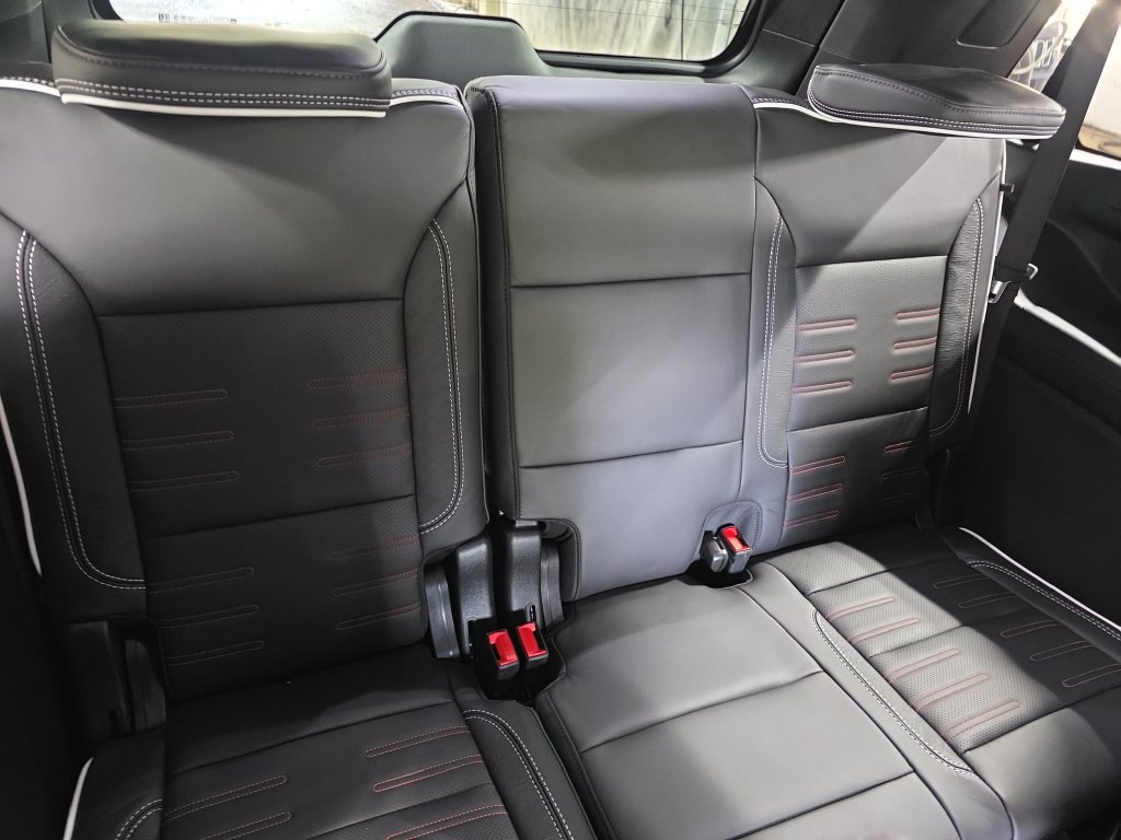 New 2026 GMC Yukon AT4 Ultimate AWD/4WD image 14