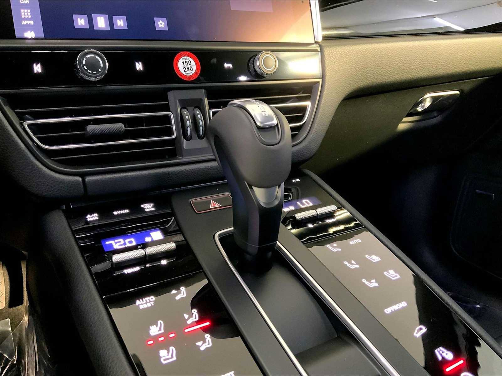 New 2026 Porsche Macan AWD/4WD image 17