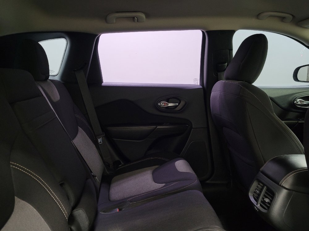 Used 2015 Jeep Cherokee Sport FWD image 19