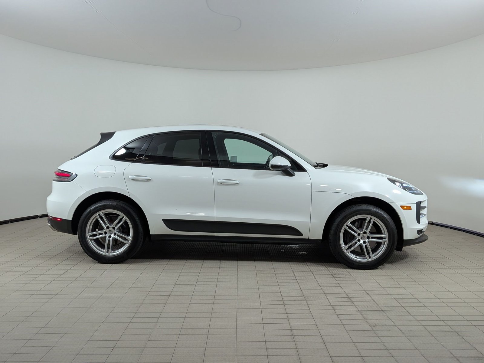 Certified 2021 Porsche Macan AWD/4WD image 8