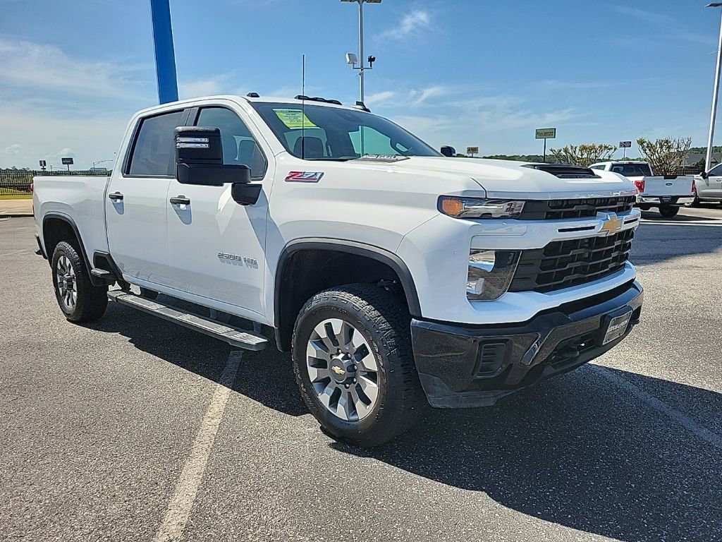 Used 2024 Chevrolet Silverado 2500 Custom w/ Custom Value Package image 3