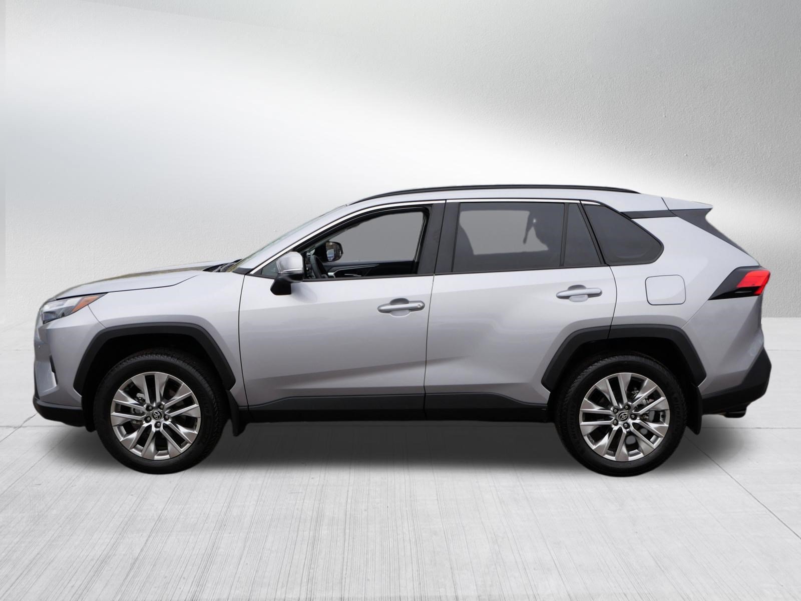 Used 2025 Toyota RAV4 XLE Premium w/ Weather Package AWD/4WD image 4
