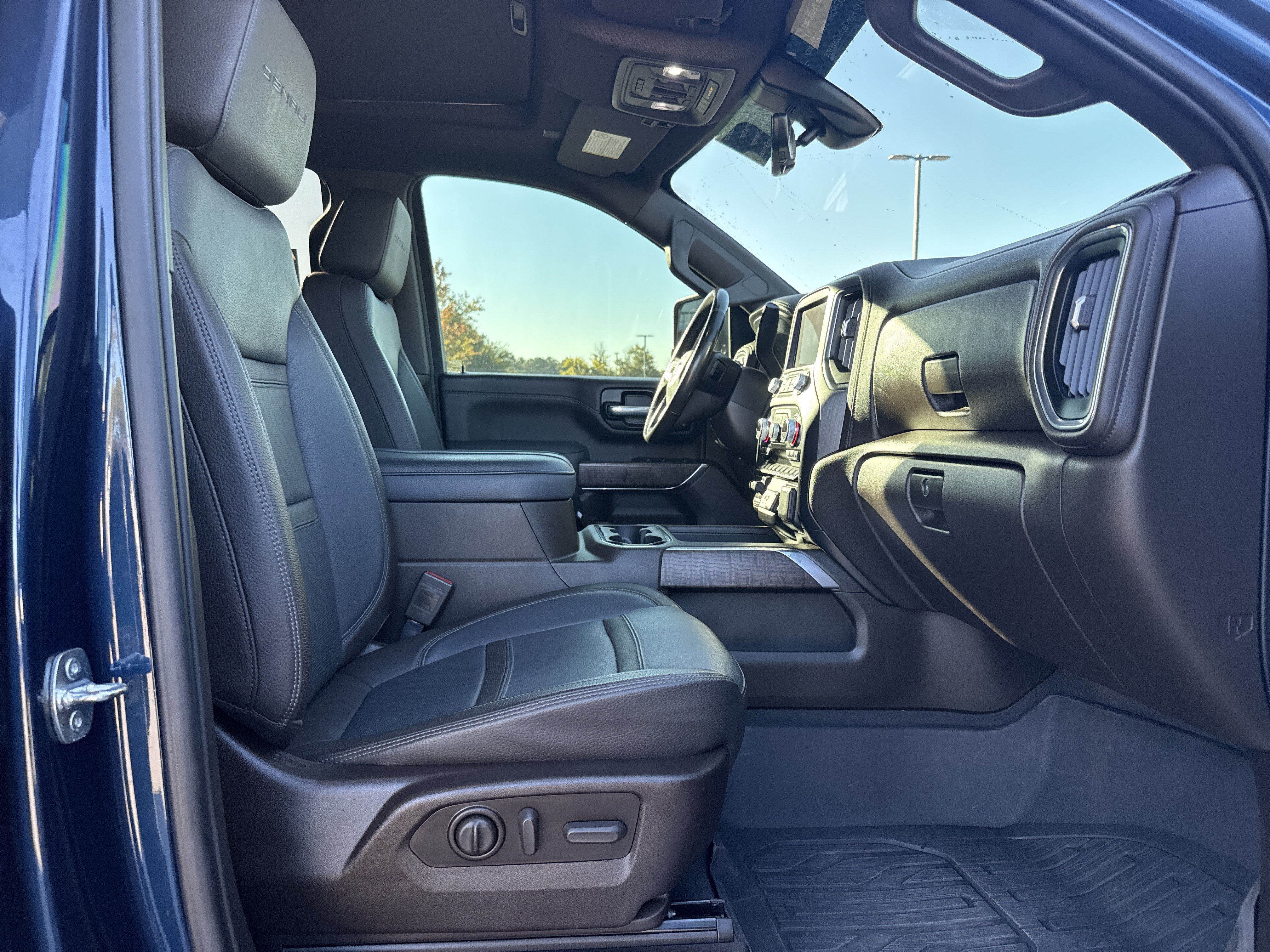 Used 2021 GMC Sierra 2500 Denali w/ Denali Ultimate Package AWD/4WD image 33