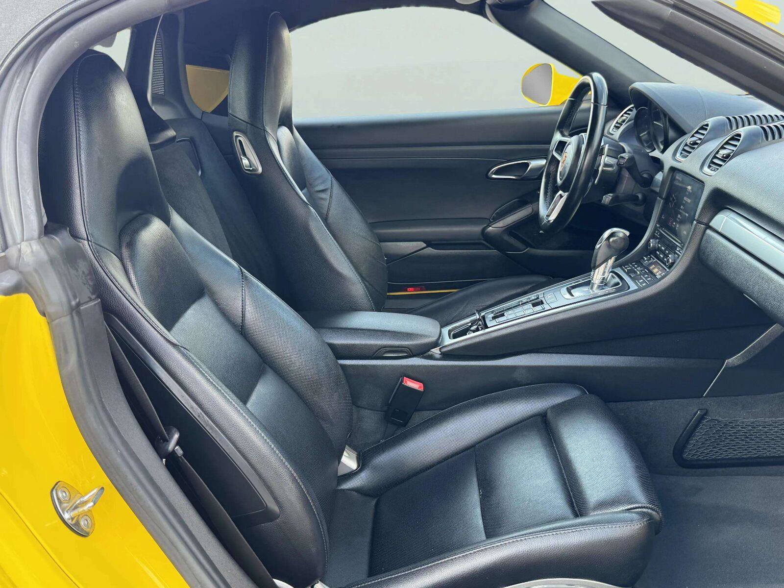 Used 2018 Porsche 718 Boxster RWD image 30