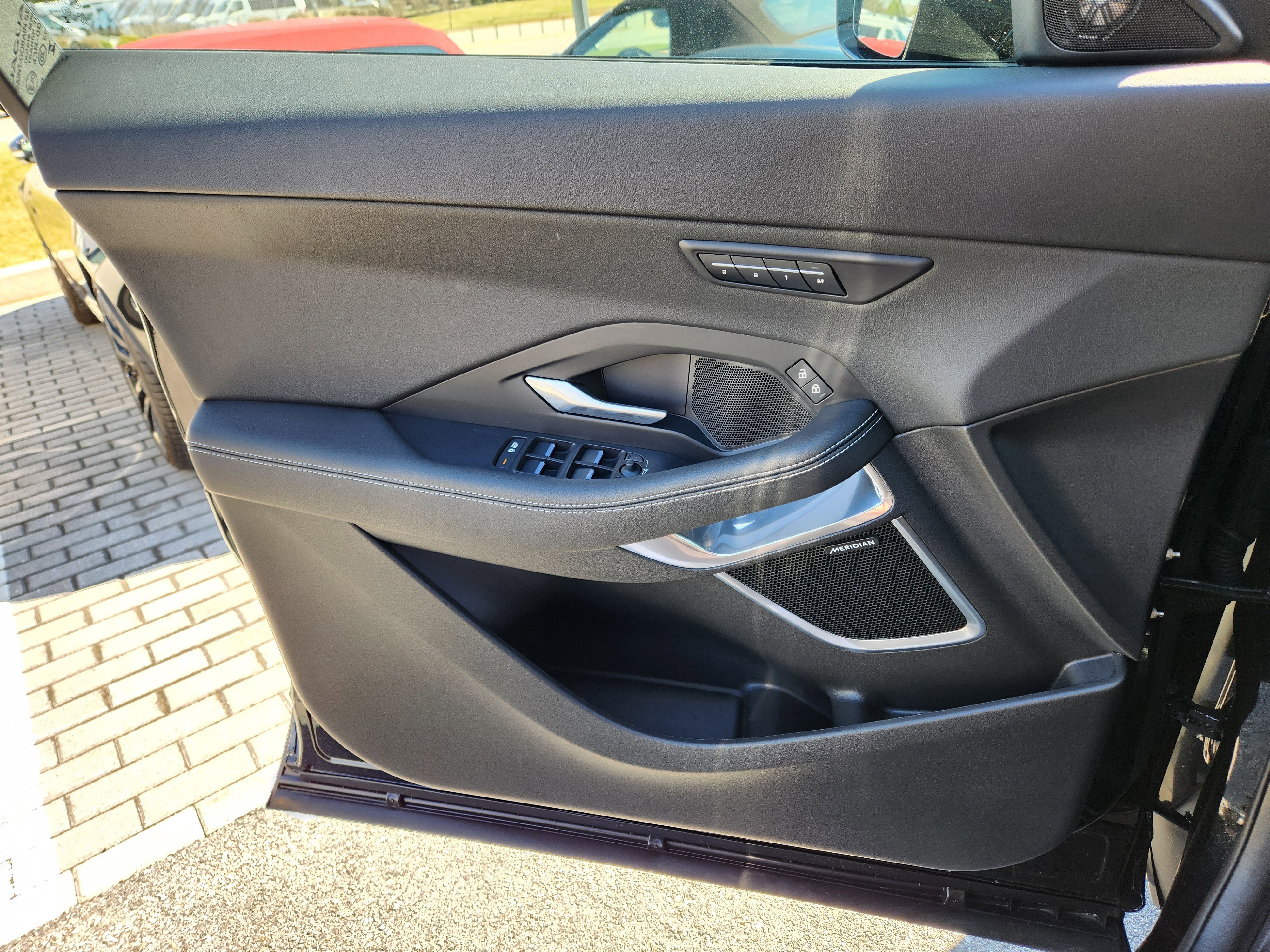 Certified 2024 Jaguar E-PACE R-Dynamic SE image 25