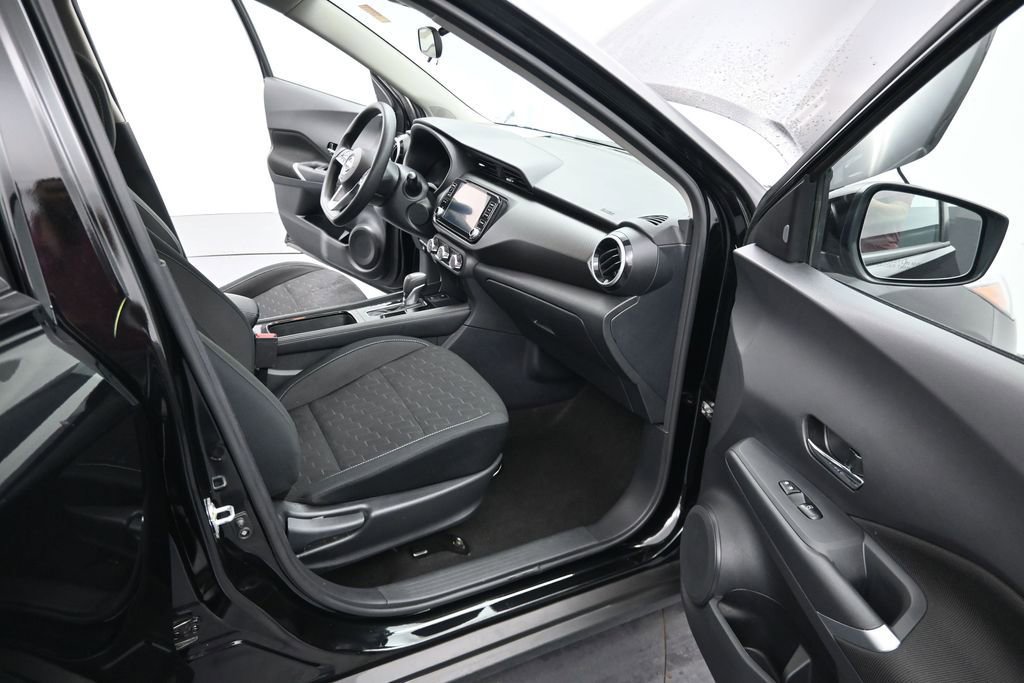 Used 2024 Nissan Kicks SV FWD image 16