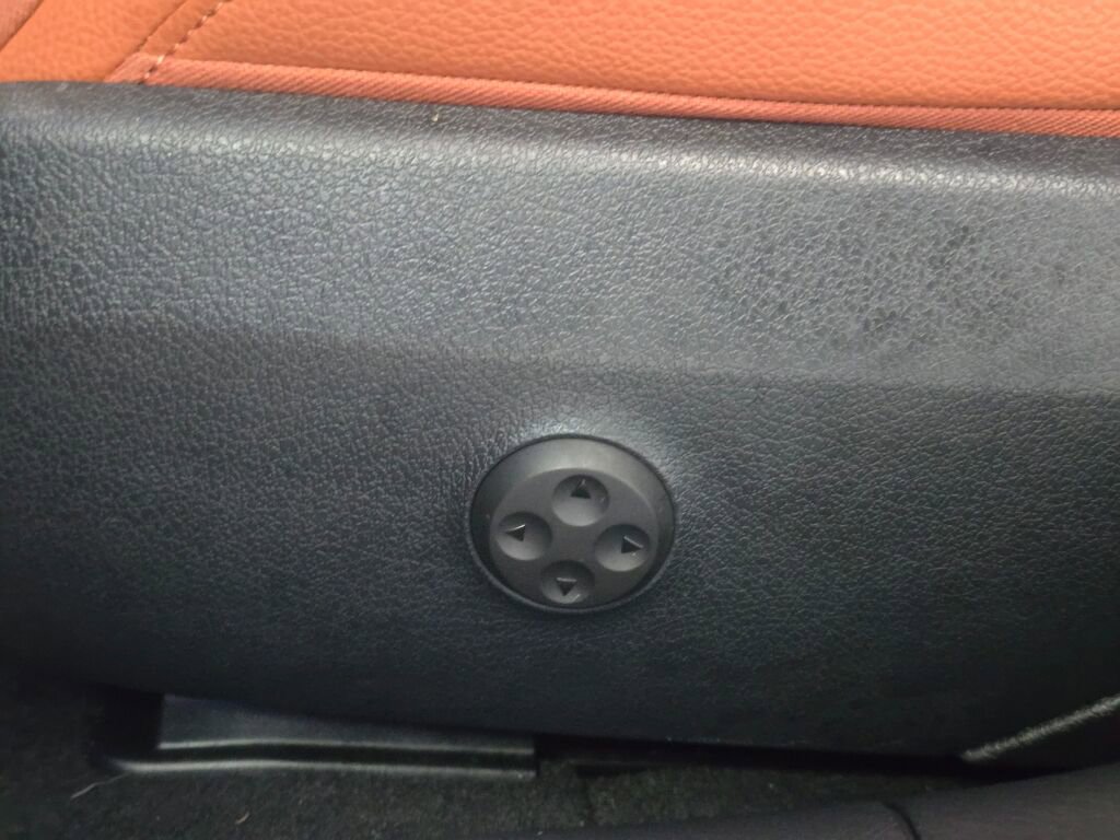 Used 2022 Mercedes-Benz C 300 4MATIC Sedan w/ Pinnacle Trim Package image 38