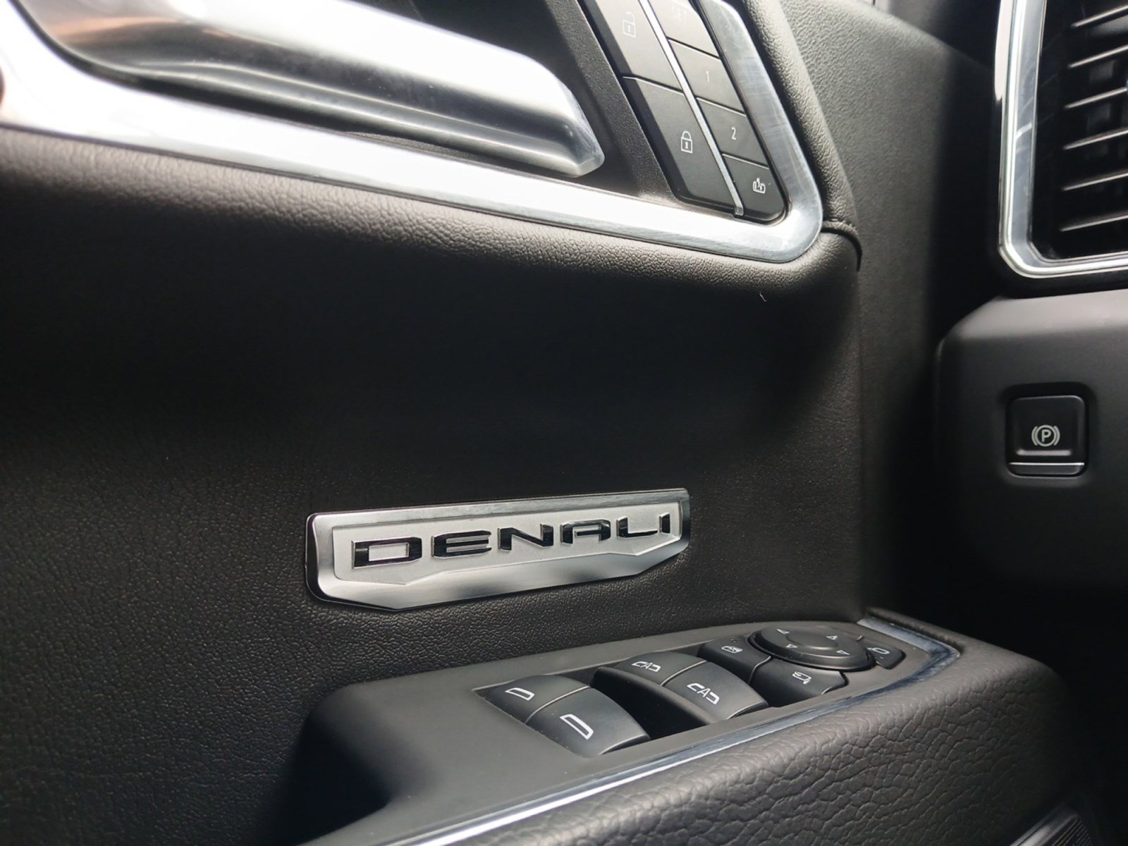 Used 2024 GMC Sierra 1500 Denali w/ Denali Reserve Package image 17