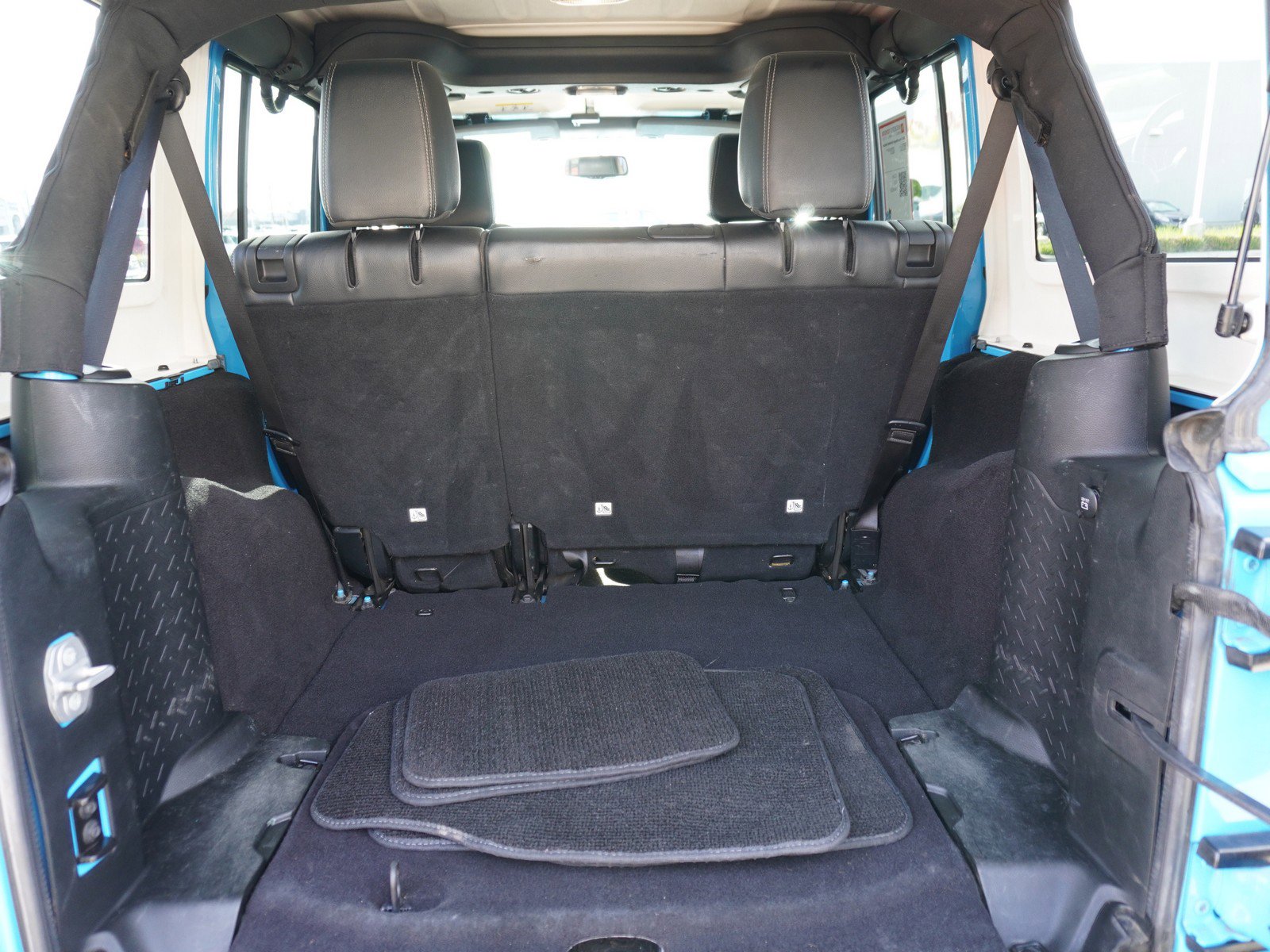 Used 2017 Jeep Wrangler Unlimited Rubicon w/ Connectivity Group image 12