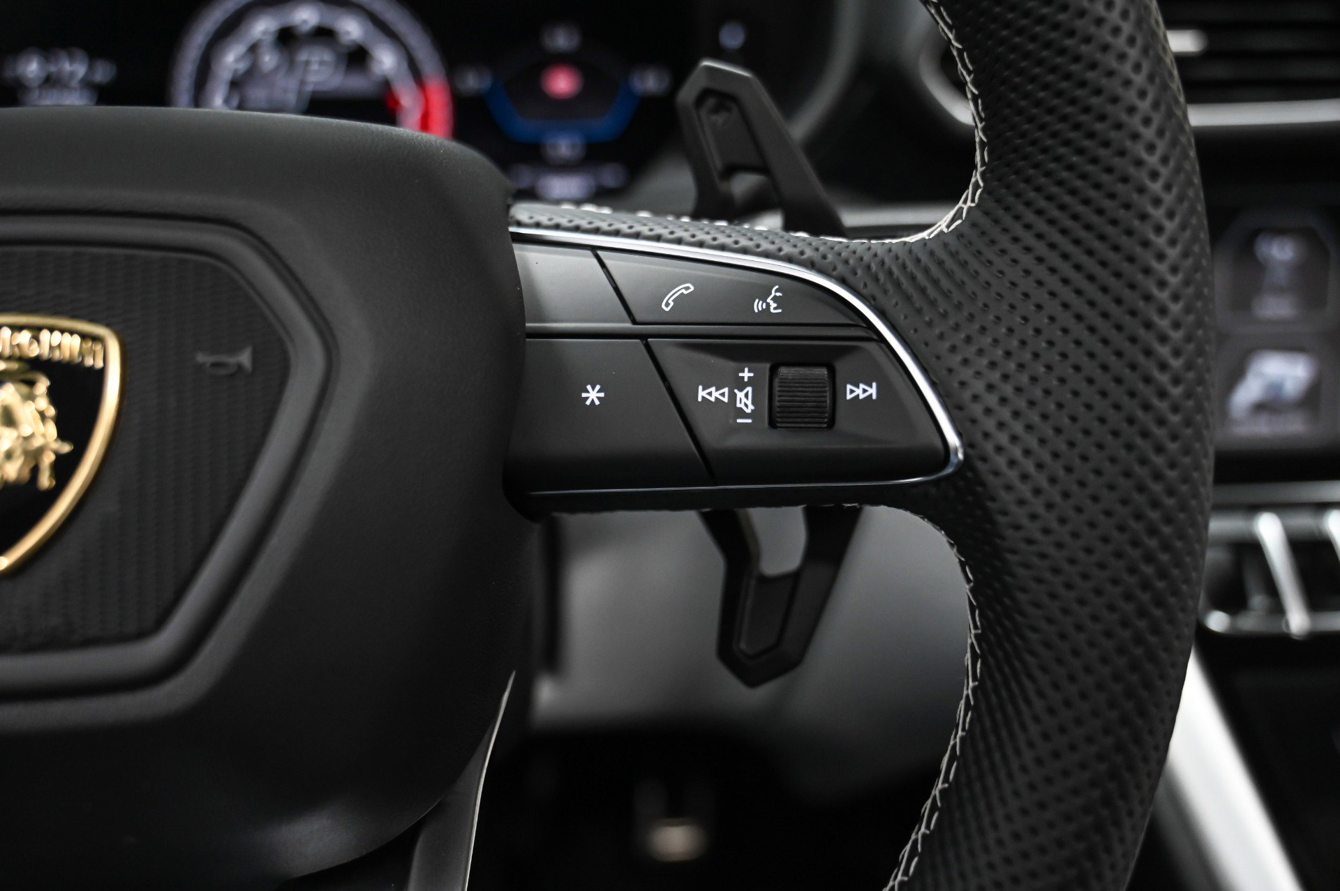 Used 2020 Lamborghini Urus image 46