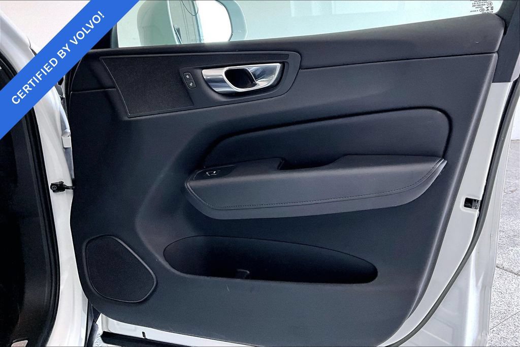 Used 2023 Volvo XC60 B5 Plus AWD/4WD image 21