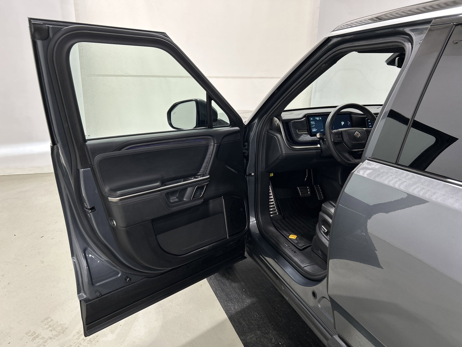 Used 2024 Rivian R1S Adventure image 16