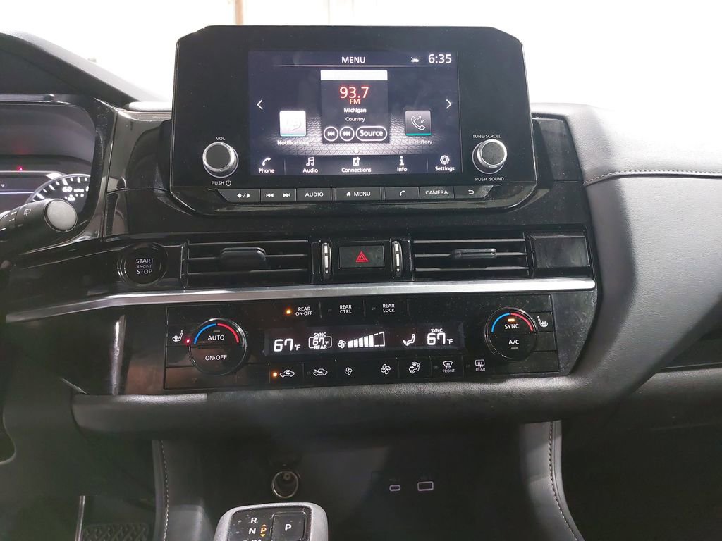 Used 2025 Nissan Pathfinder SV image 22