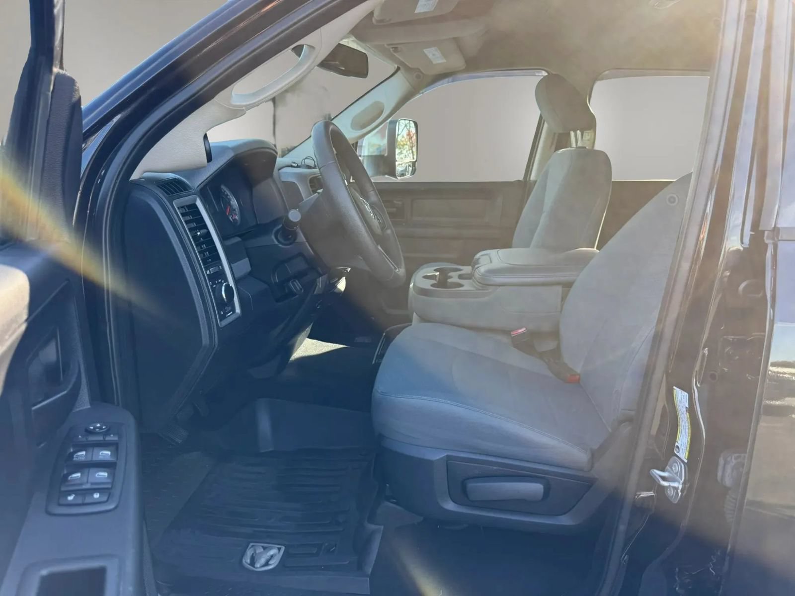 Used 2018 RAM 3500 Tradesman w/ Chrome Appearance Group AWD/4WD image 17