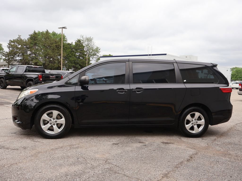 Used 2017 Toyota Sienna L FWD image 5