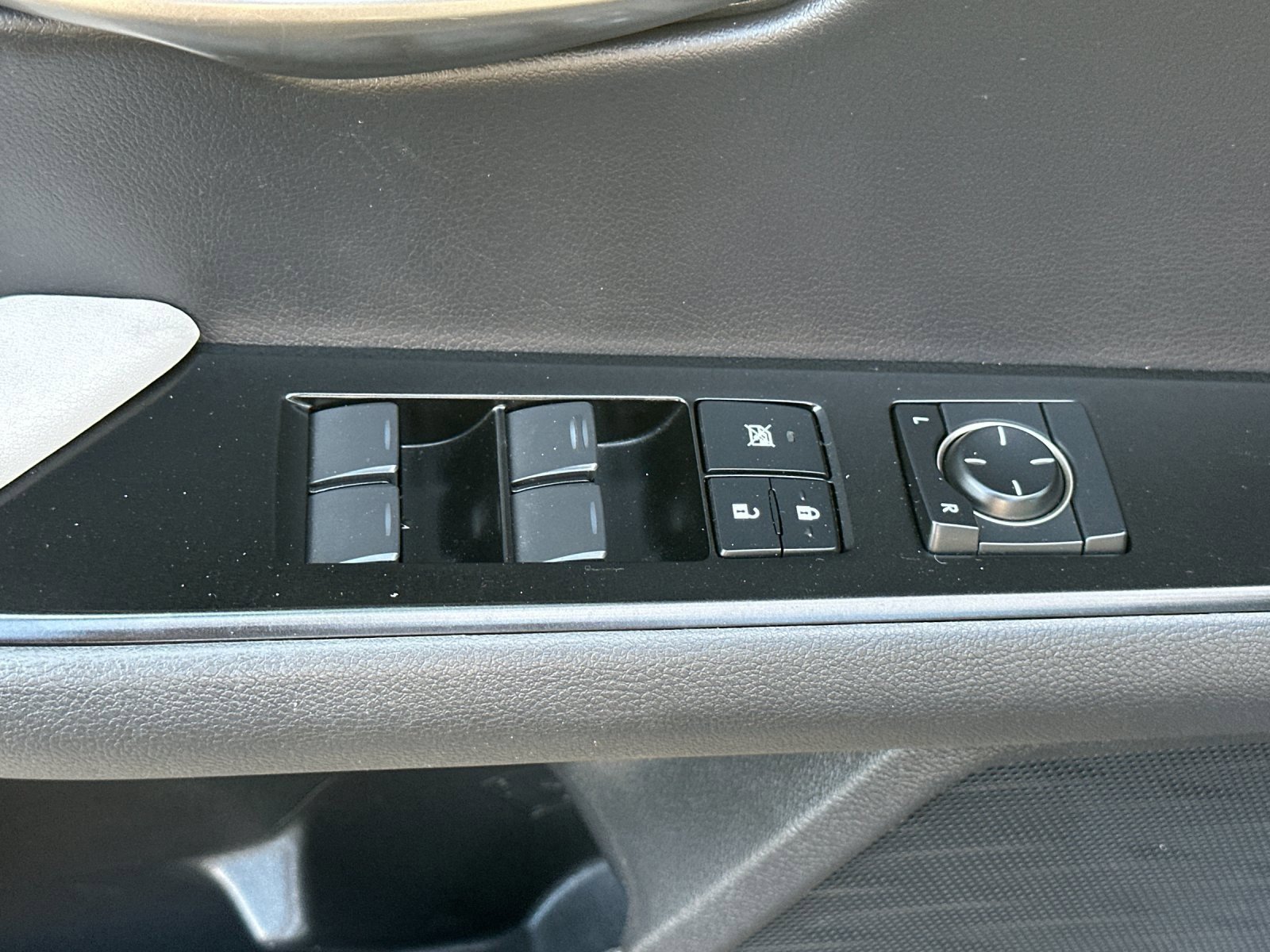 Used 2023 Lexus UX 250h FWD w/ Accessory Package (Z2) image 11