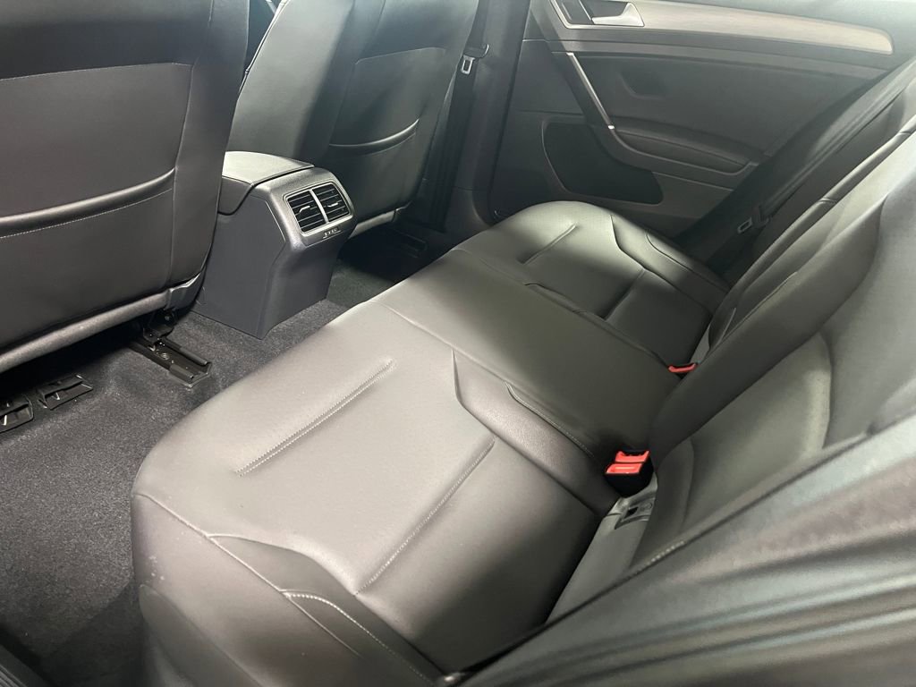 Used 2015 Volkswagen Golf S image 16