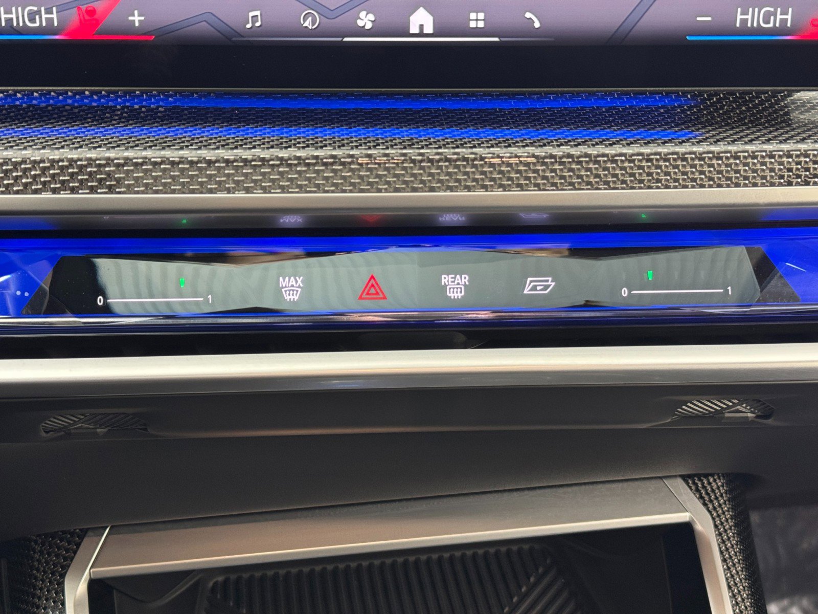 Used 2023 BMW i7 xDrive60 w/ Parking Assistance Package image 32