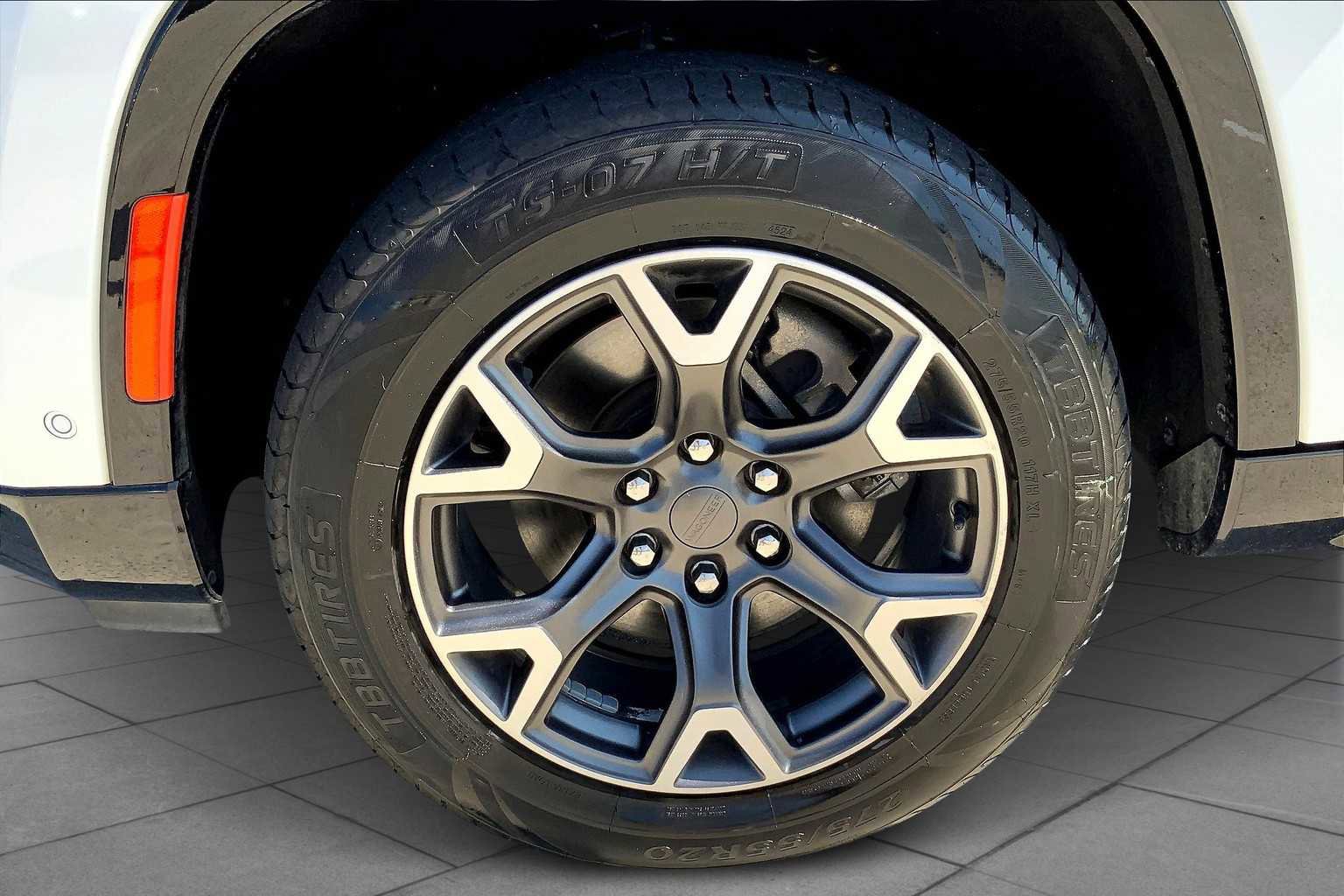 Used 2023 Jeep Wagoneer L Series III w/ Preferred Equipment Group image 10