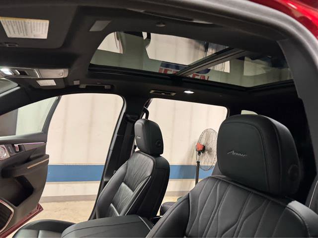 Certified 2025 Buick Enclave Avenir w/ Super Cruise Package AWD/4WD image 16