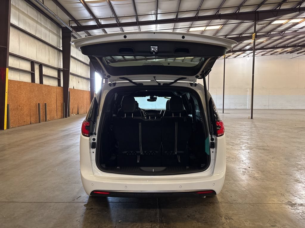 New 2026 Chrysler Pacifica Select FWD image 11