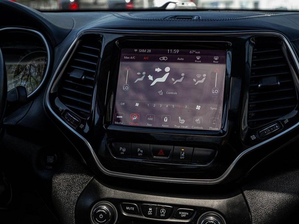 Used 2019 Jeep Cherokee Overland w/ Technology Group AWD/4WD image 21