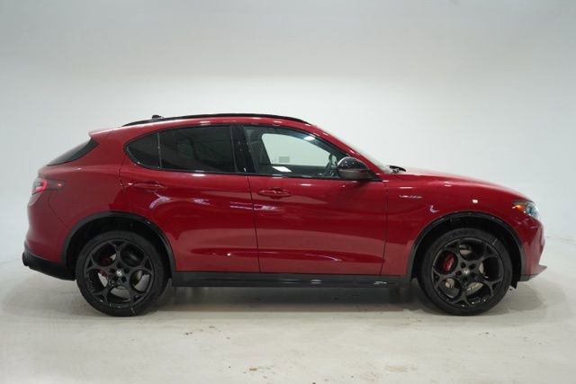 New 2025 Alfa Romeo Stelvio Sprint image 8