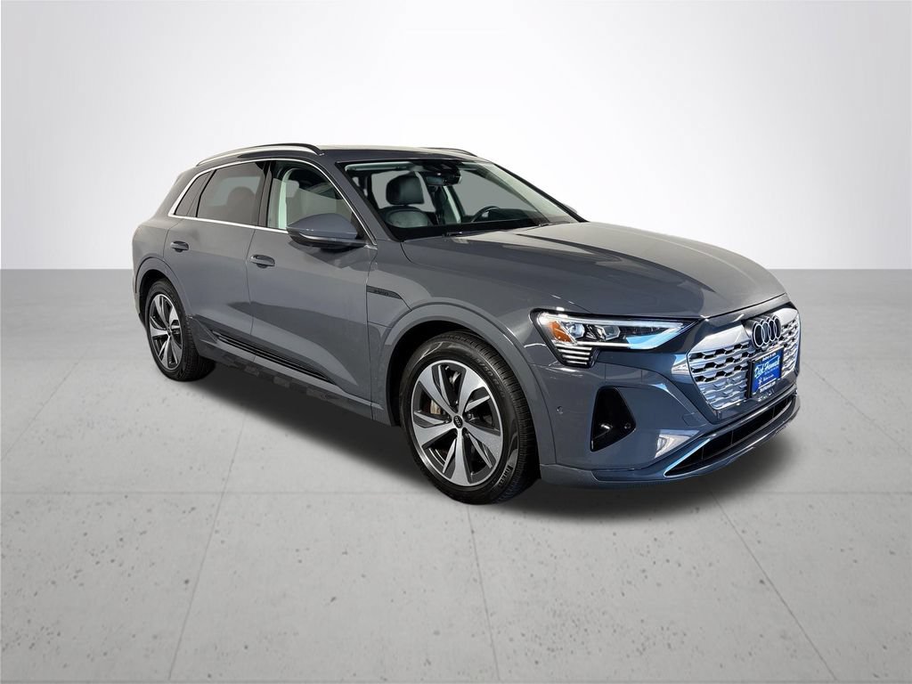 Used 2024 Audi Q8 e-tron Premium Plus AWD/4WD image 4