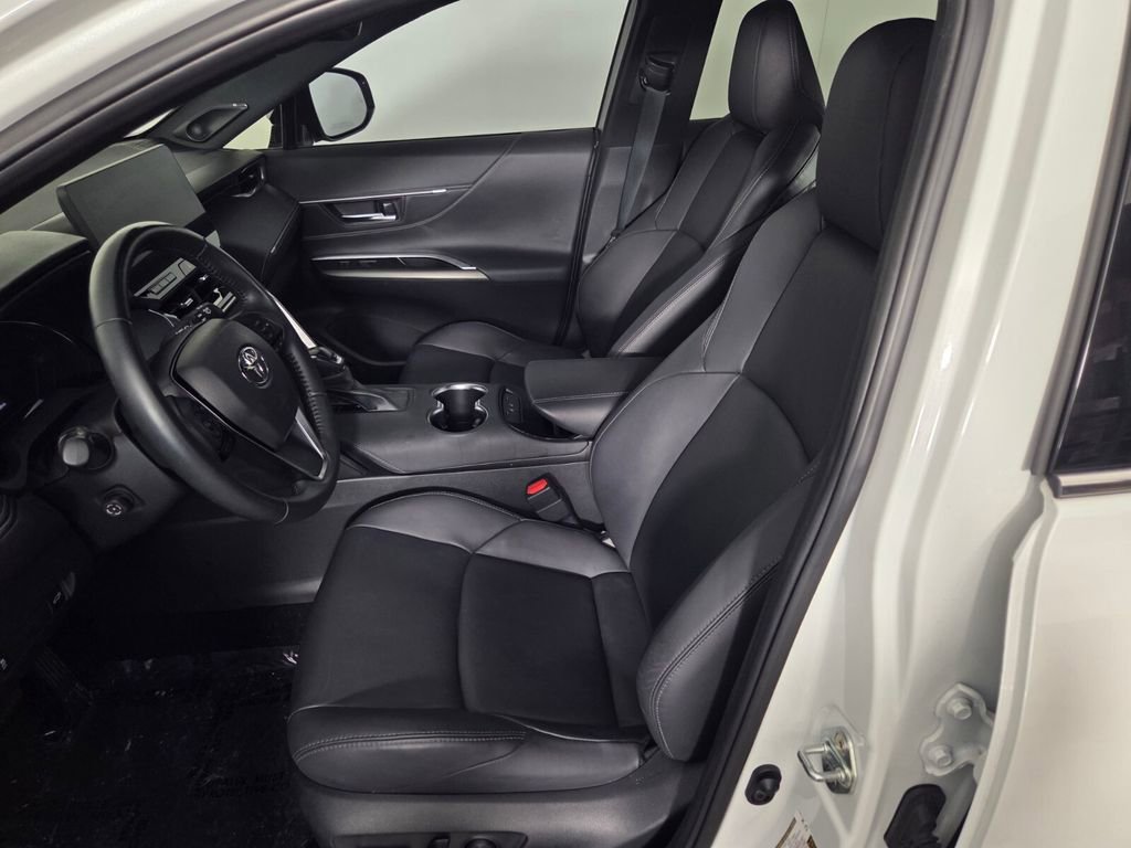 Used 2024 Toyota Venza XLE AWD/4WD image 11