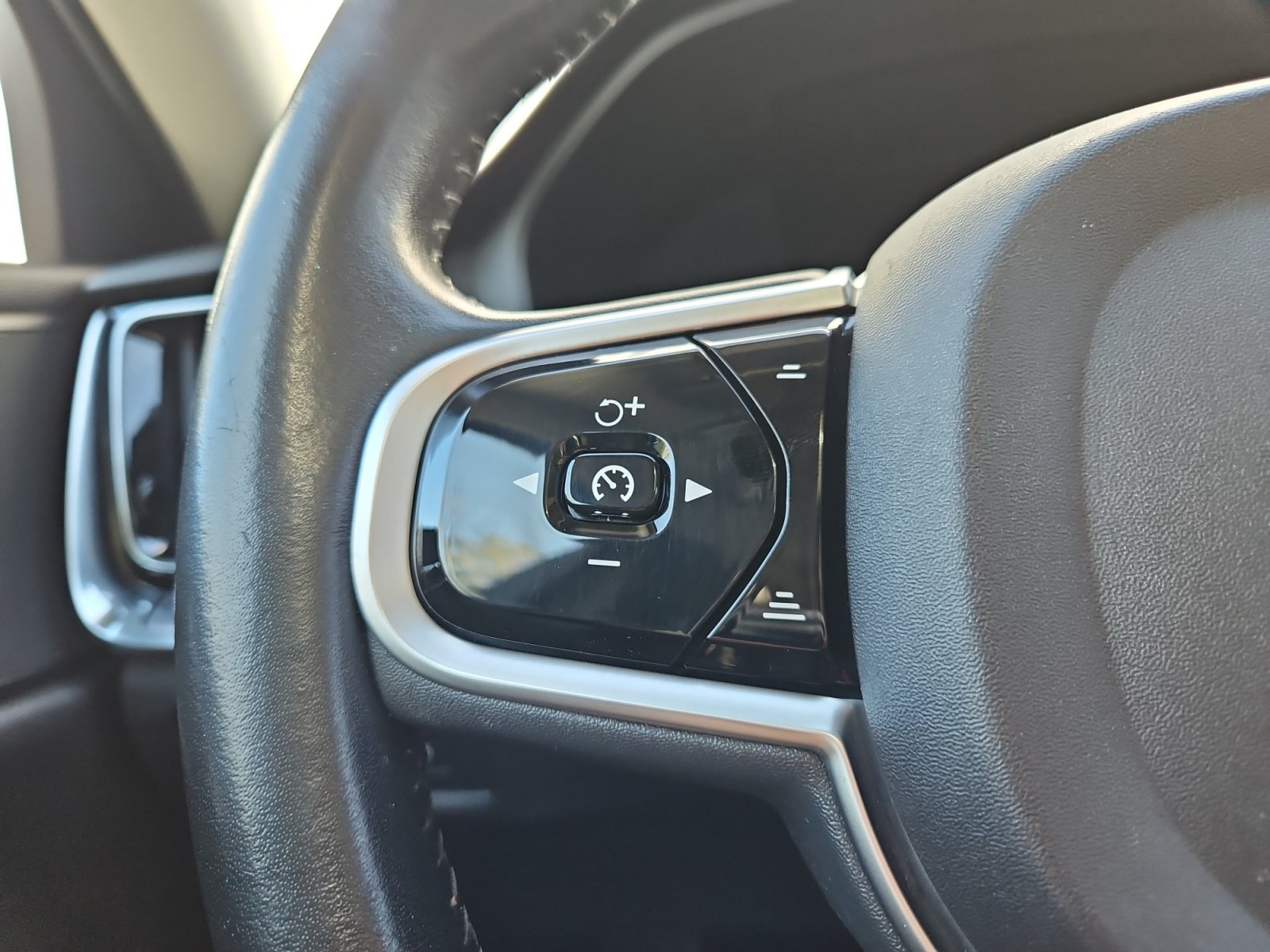 Used 2019 Volvo S60 T5 Momentum FWD image 26