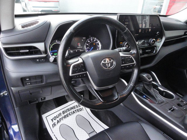 Used 2023 Toyota Highlander XLE image 8