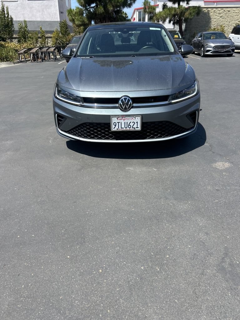Used 2025 Volkswagen Jetta SE FWD image 4