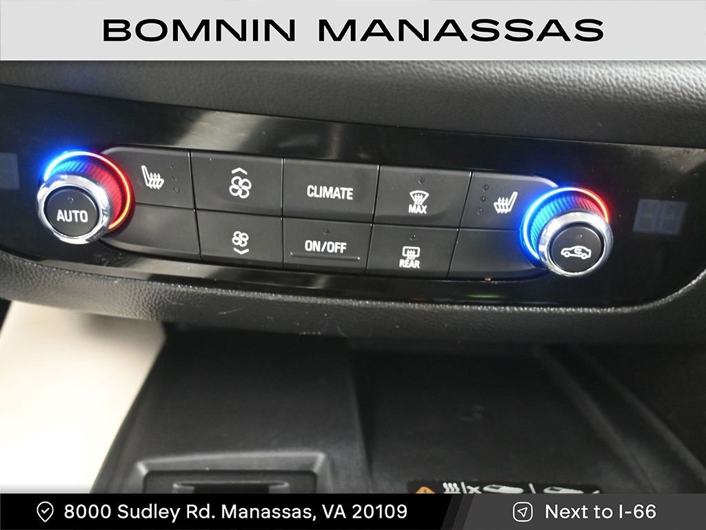 Used 2023 Buick Enclave Essence image 18