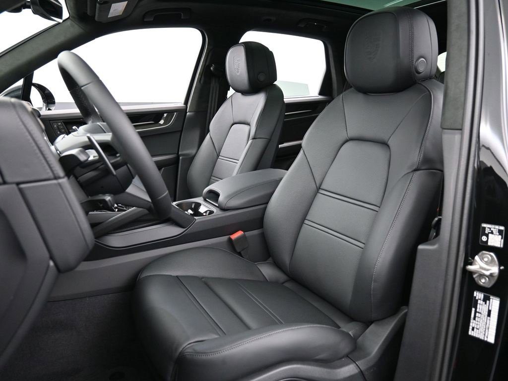 New 2026 Porsche Cayenne Turbo image 5
