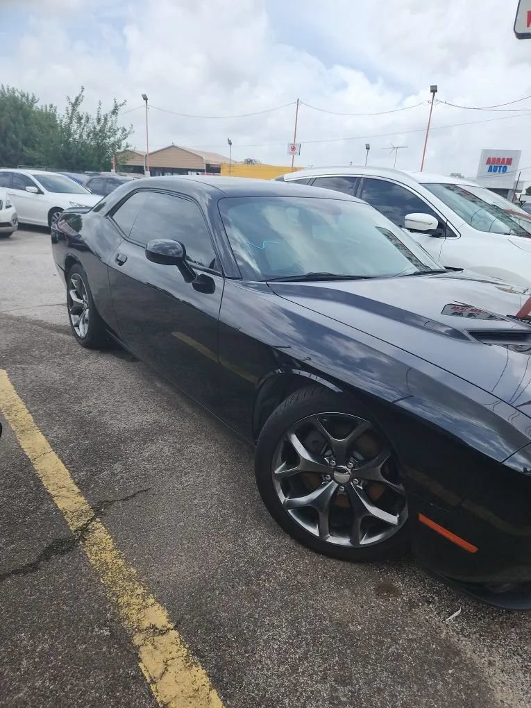 Used 2016 Dodge Challenger SXT Plus RWD image 2