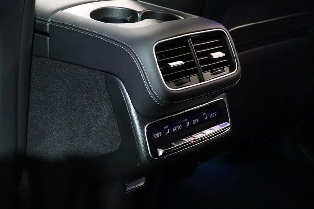 Used 2024 Mercedes-Benz GLS 580 4MATIC image 21