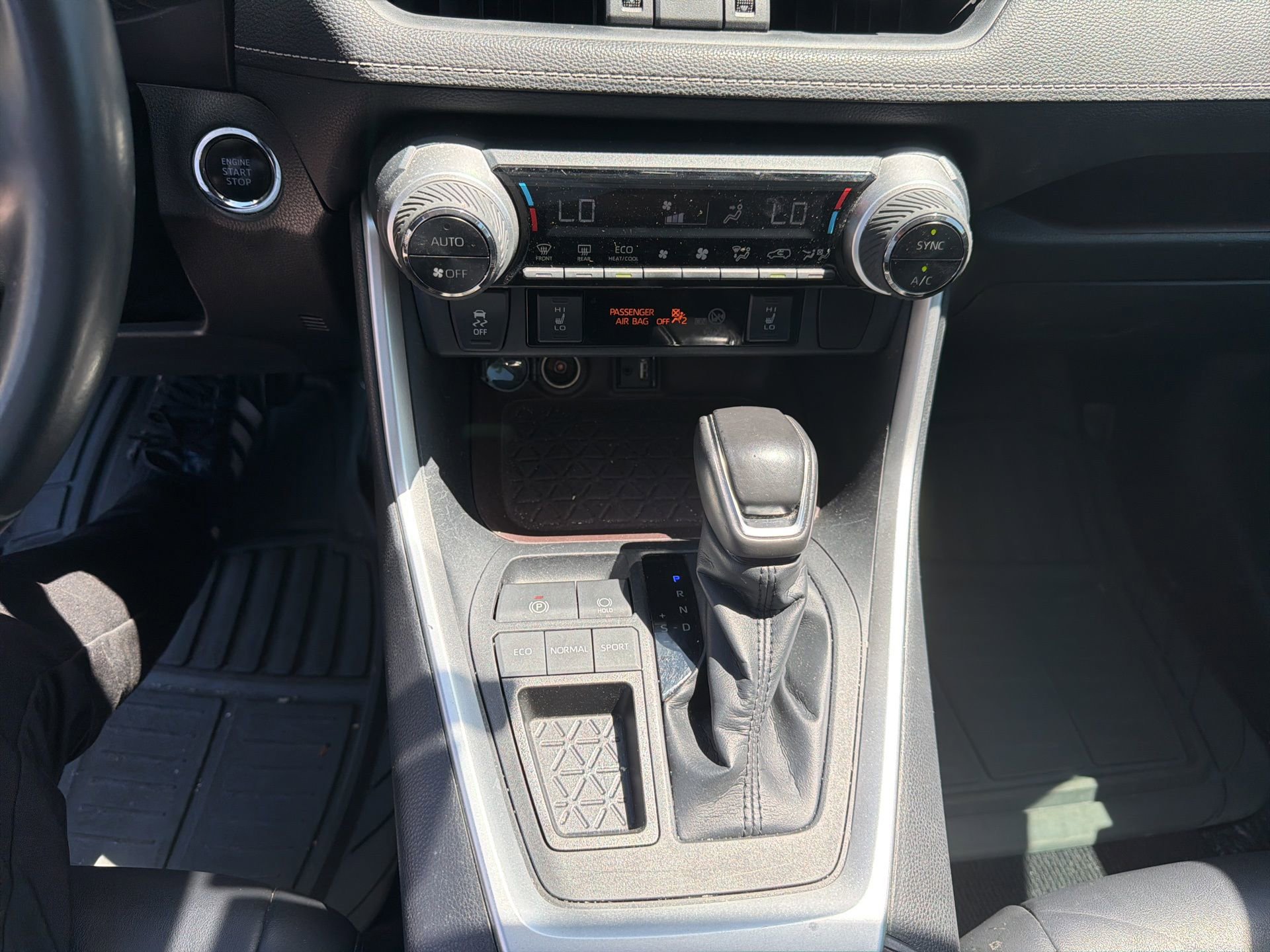 Used 2019 Toyota RAV4 Limited FWD image 24