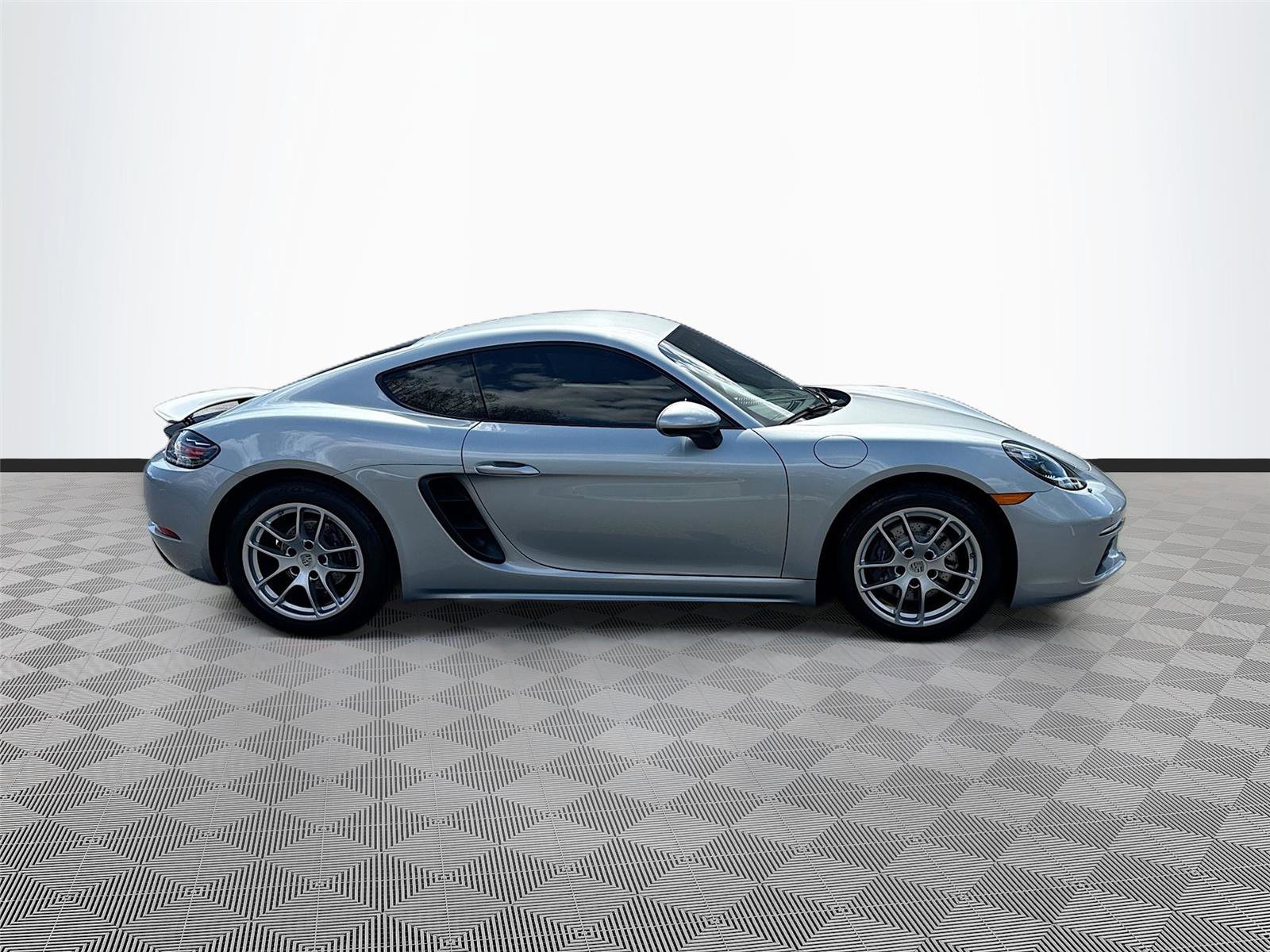 Used 2021 Porsche 718 Cayman image 8