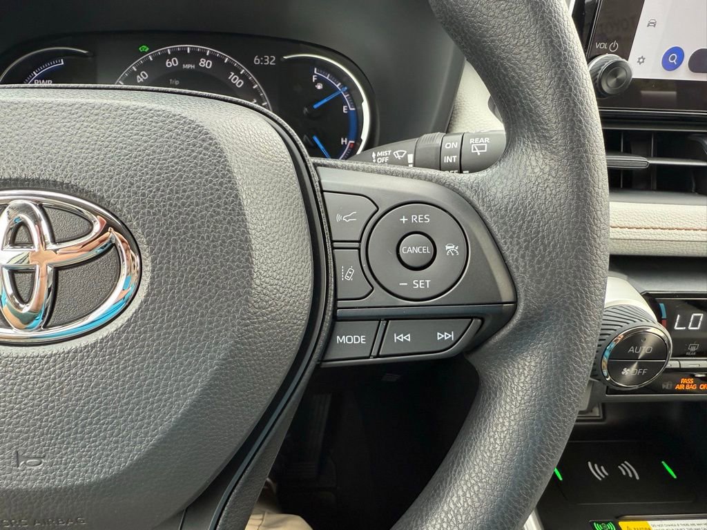 Used 2025 Toyota RAV4 XLE image 20