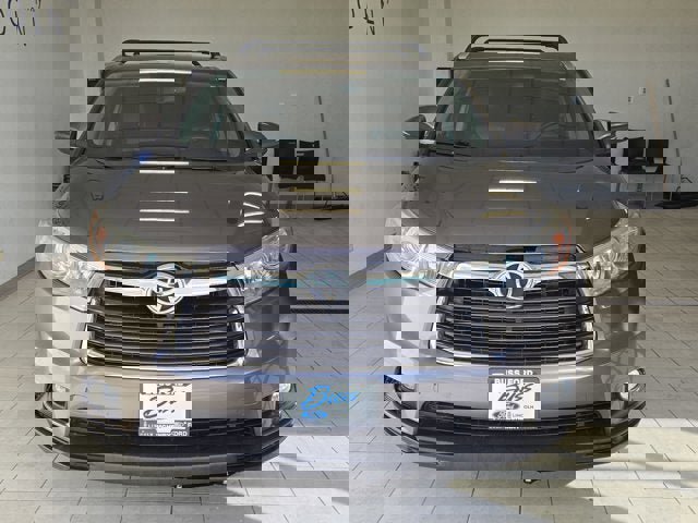 Used 2016 Toyota Highlander XLE AWD/4WD image 2