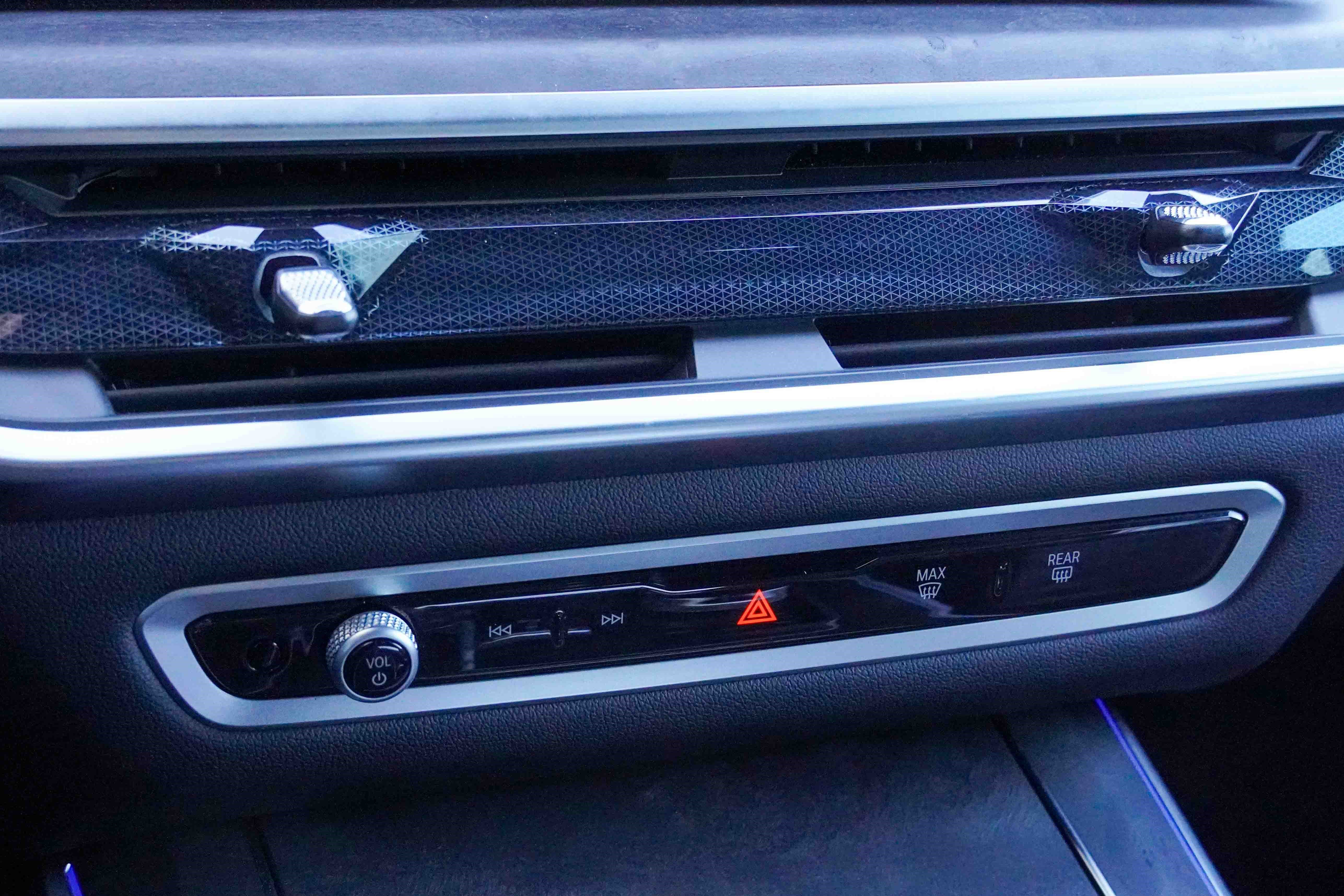 Used 2025 BMW X5 sDrive40i w/ Premium Package image 28