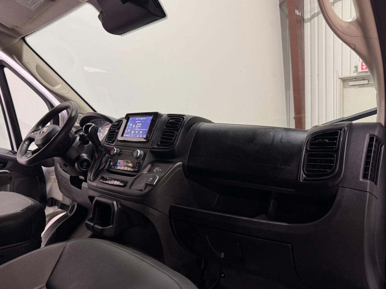 Used 2025 RAM ProMaster 2500 w/ Convenience Group FWD image 11
