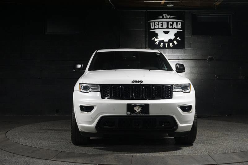 Used 2017 Jeep Grand Cherokee Overland w/ Jeep Active Safety Group image 9