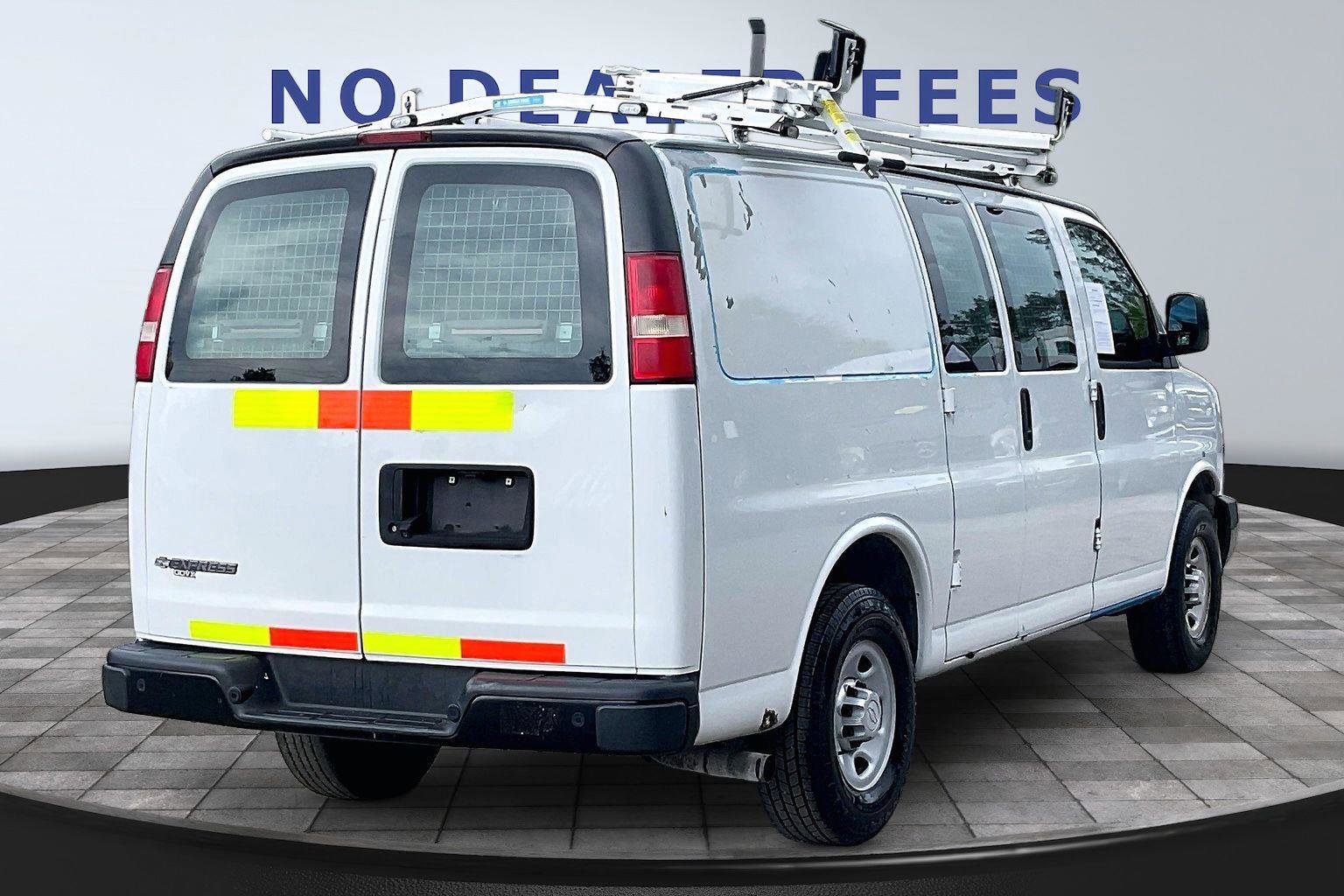 Used 2018 Chevrolet Express 2500 w/ Driver Convenience Package RWD image 6