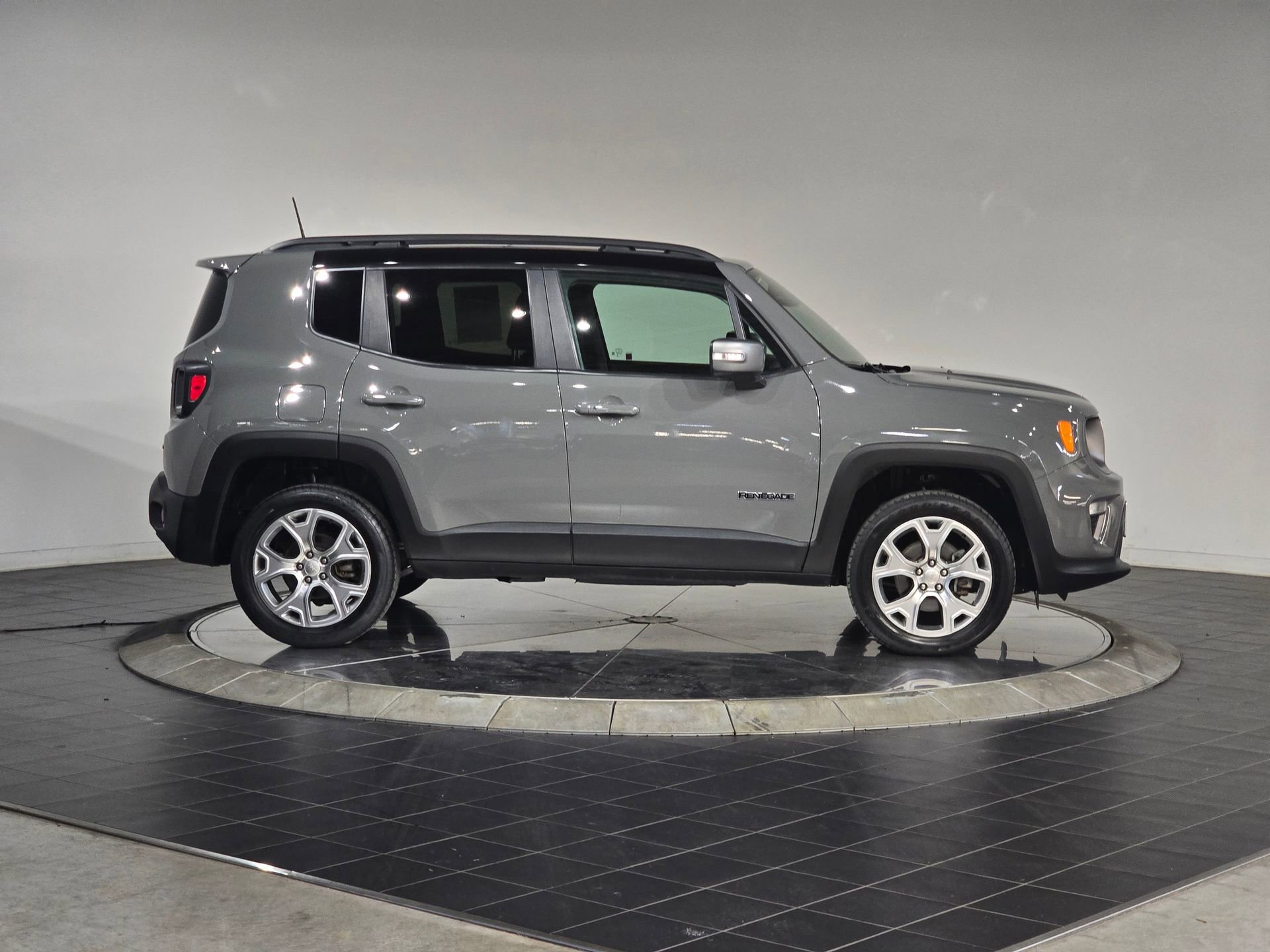Used 2020 Jeep Renegade Limited w/ Safety and Security Group image 11