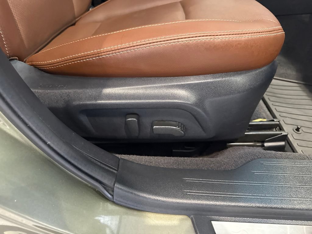 Used 2017 Subaru Outback 3.6R Touring AWD/4WD image 13