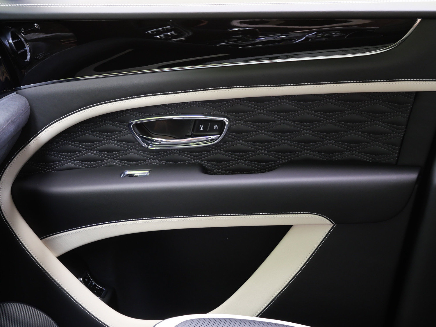 New 2026 Bentley Bentayga Speed AWD/4WD image 15