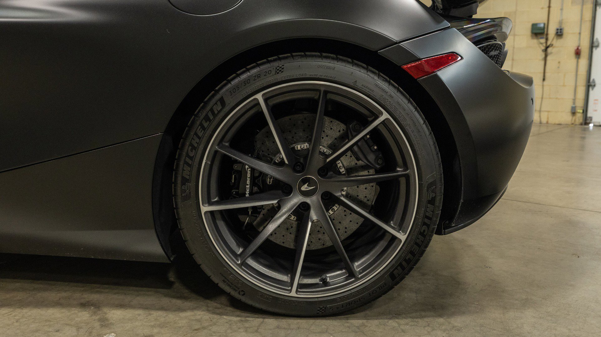 Used 2020 McLaren 720S Spider image 35
