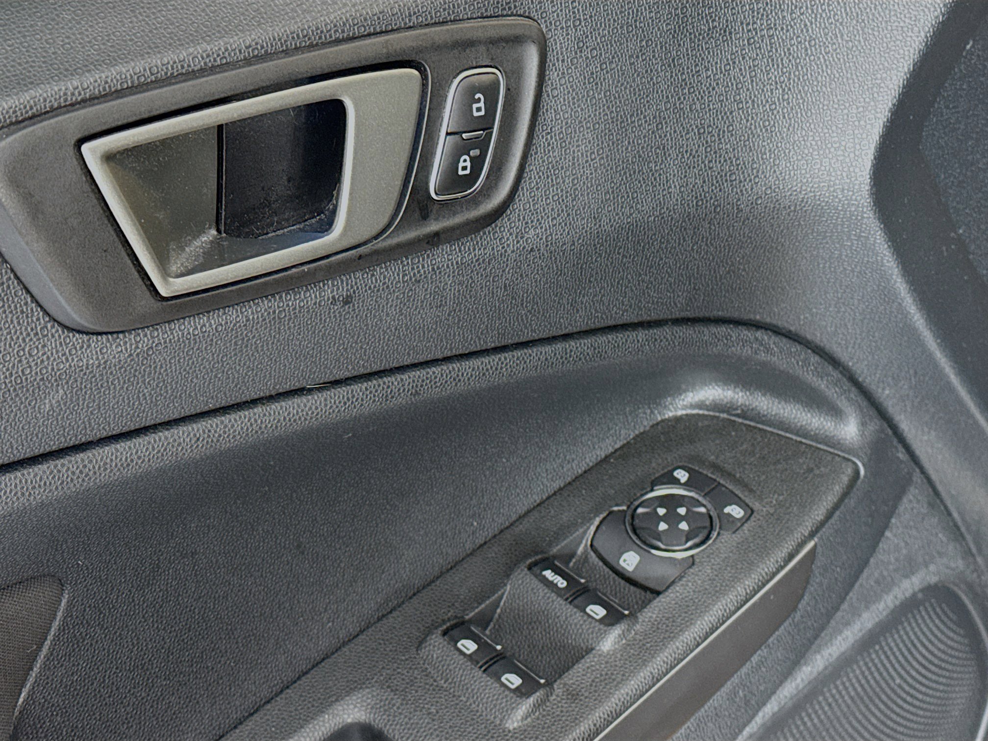 Used 2021 Ford EcoSport SE w/ SE Convenience Package image 18